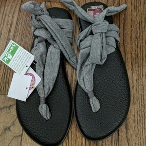 Yoga Slinged Up Sanuks